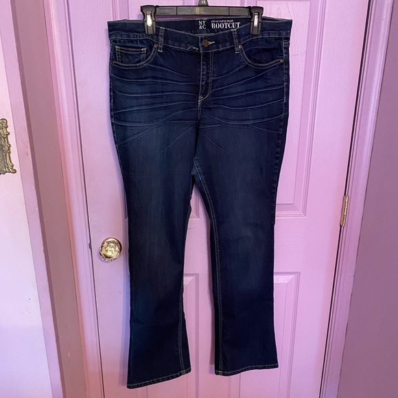 NY&C bootcut jeans! - Picture 1 of 3